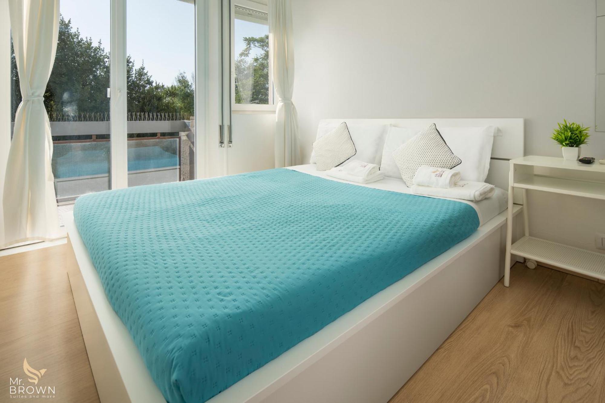Mrbrown Aurelia With Pool Apartment *