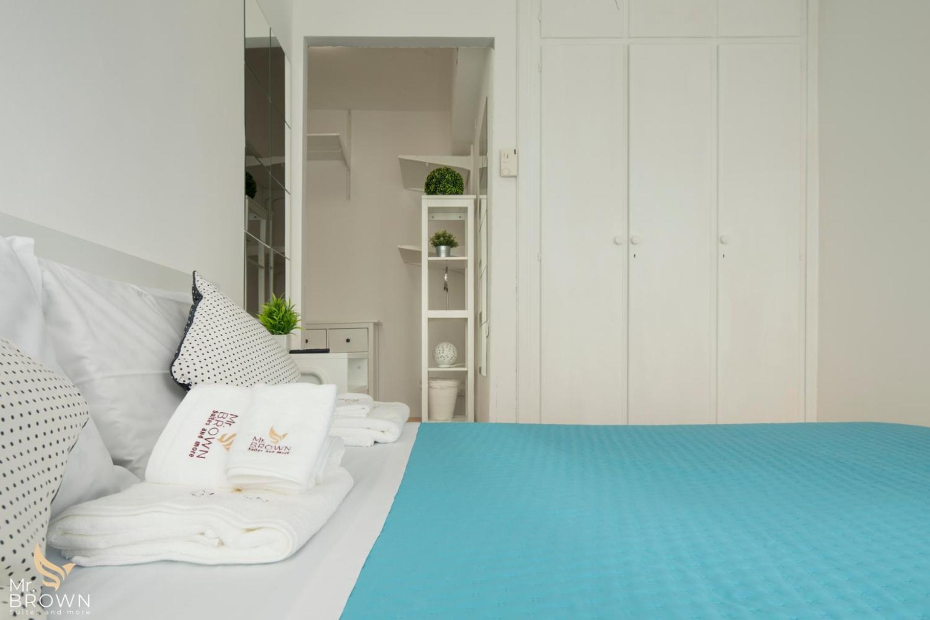 Mrbrown Aurelia With Pool Apartment
